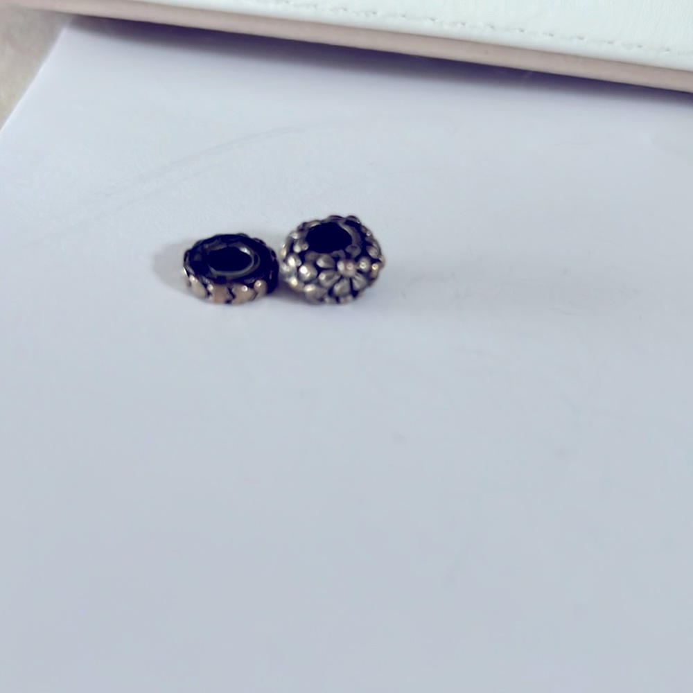Chamilia bead, stoppers